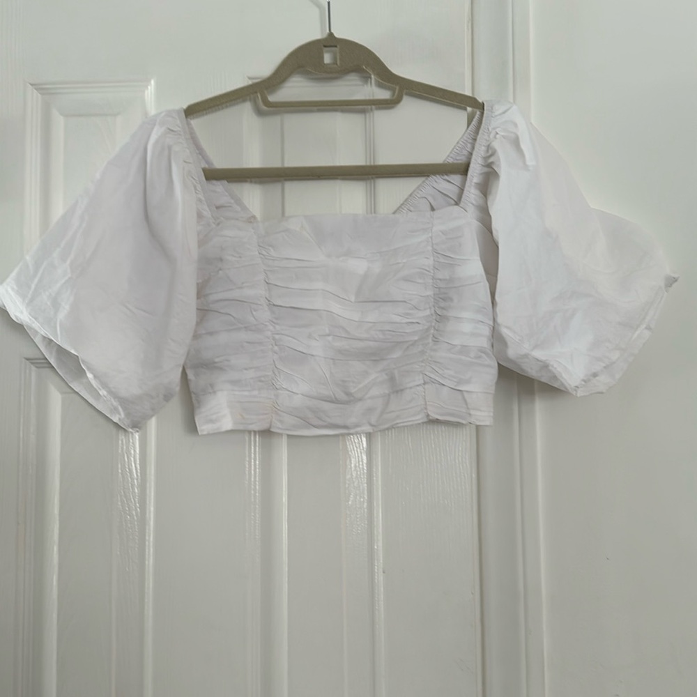 Gorgeous, white puffy sleeve off the shoulder Crop top